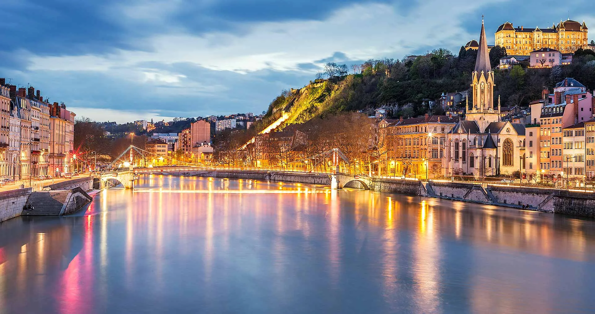 paysage de la ville de lyon nocturne